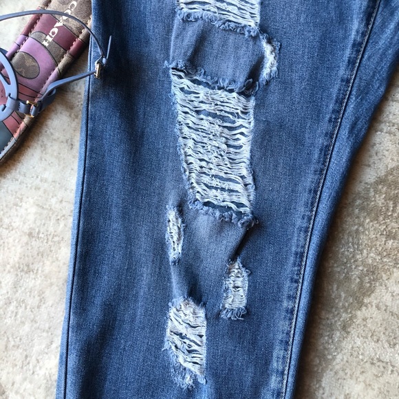 NWT-FOREVER21 PLUS DISTRESSED JEANS - Picture 5 of 12
